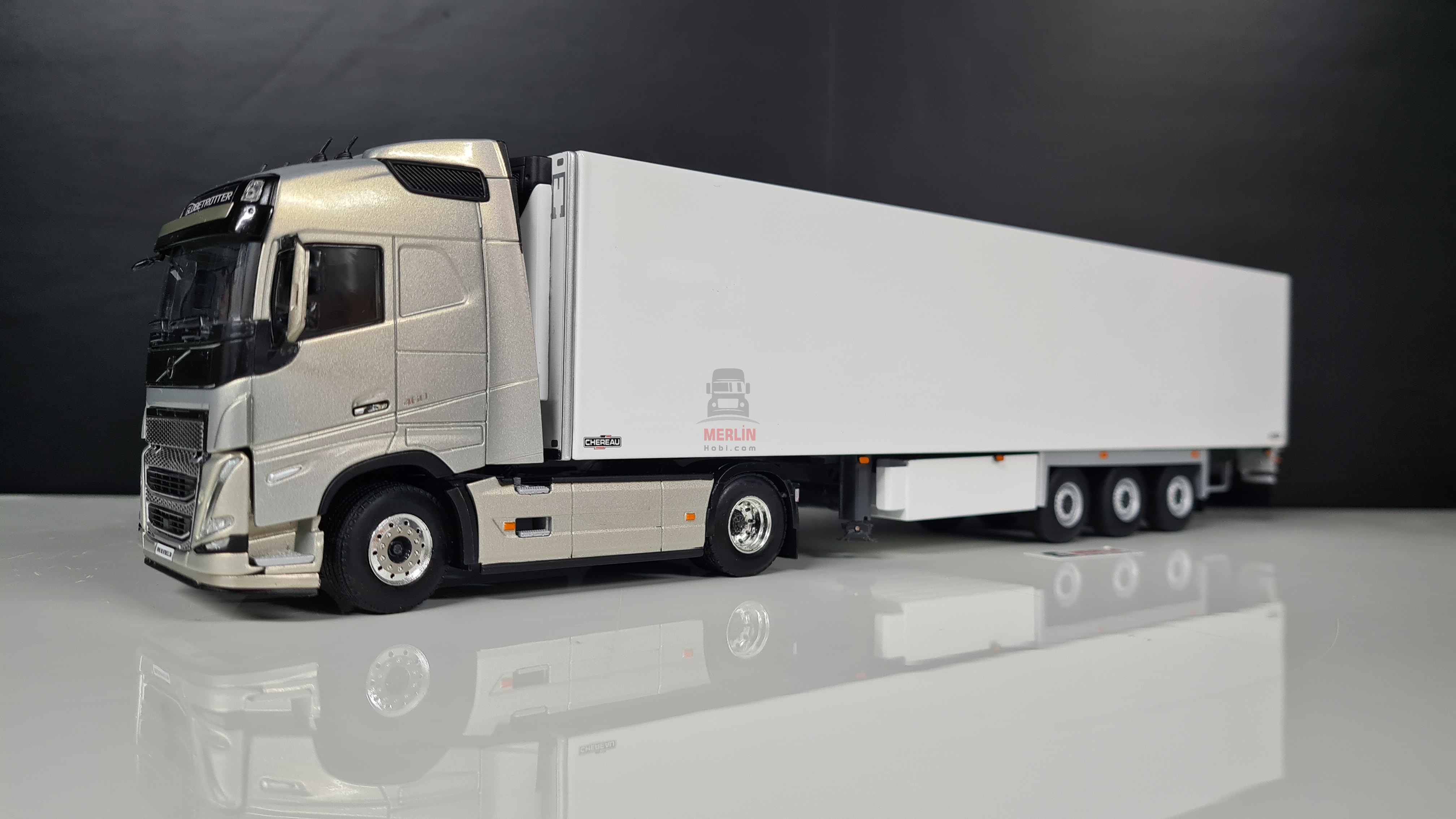 1/50 Volvo FH5 Globerotter 4x2 - GRİ   + Frigo Soğutuculu Trailer