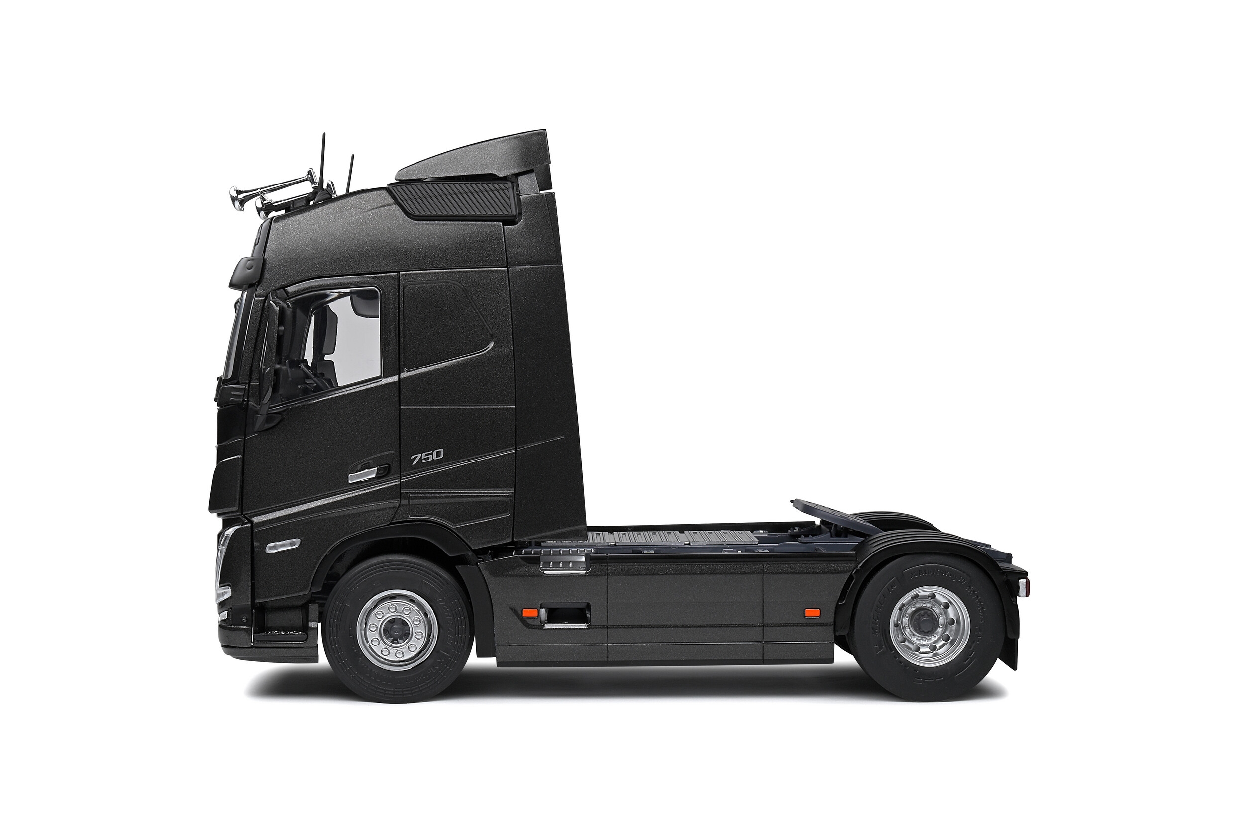 1/24 Volvo FH16 XL 750 – BLACK METALLIC  Tır Çekici