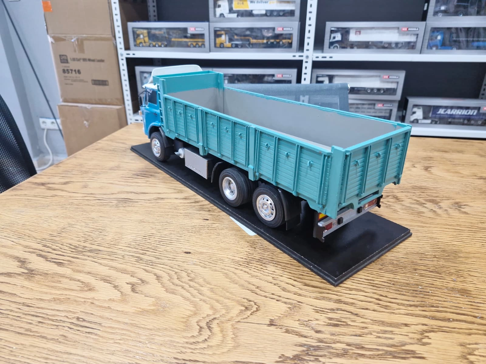 1/18 ölçekli  Ford D1210 Kamyon Özel İmalat 