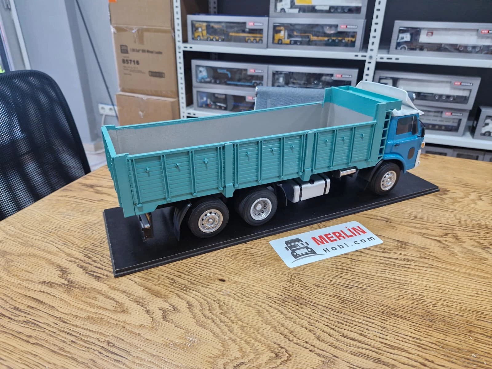 1/18 ölçekli  Ford D1210 Kamyon Özel İmalat 