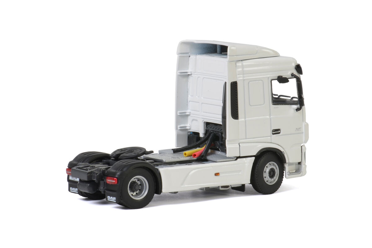1/50 Daf  XF 106  SPACE CAB  4x2 Tractor