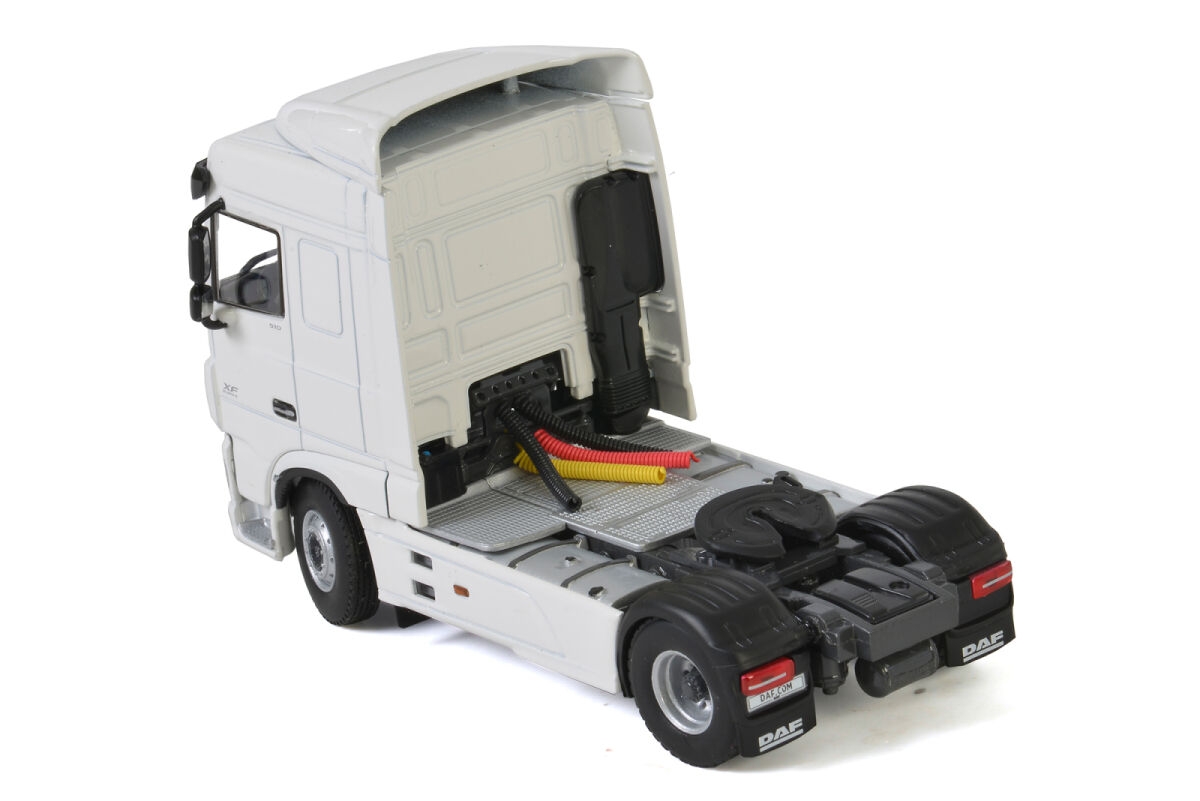 1/50 Daf  XF 106  SPACE CAB  4x2 Tractor